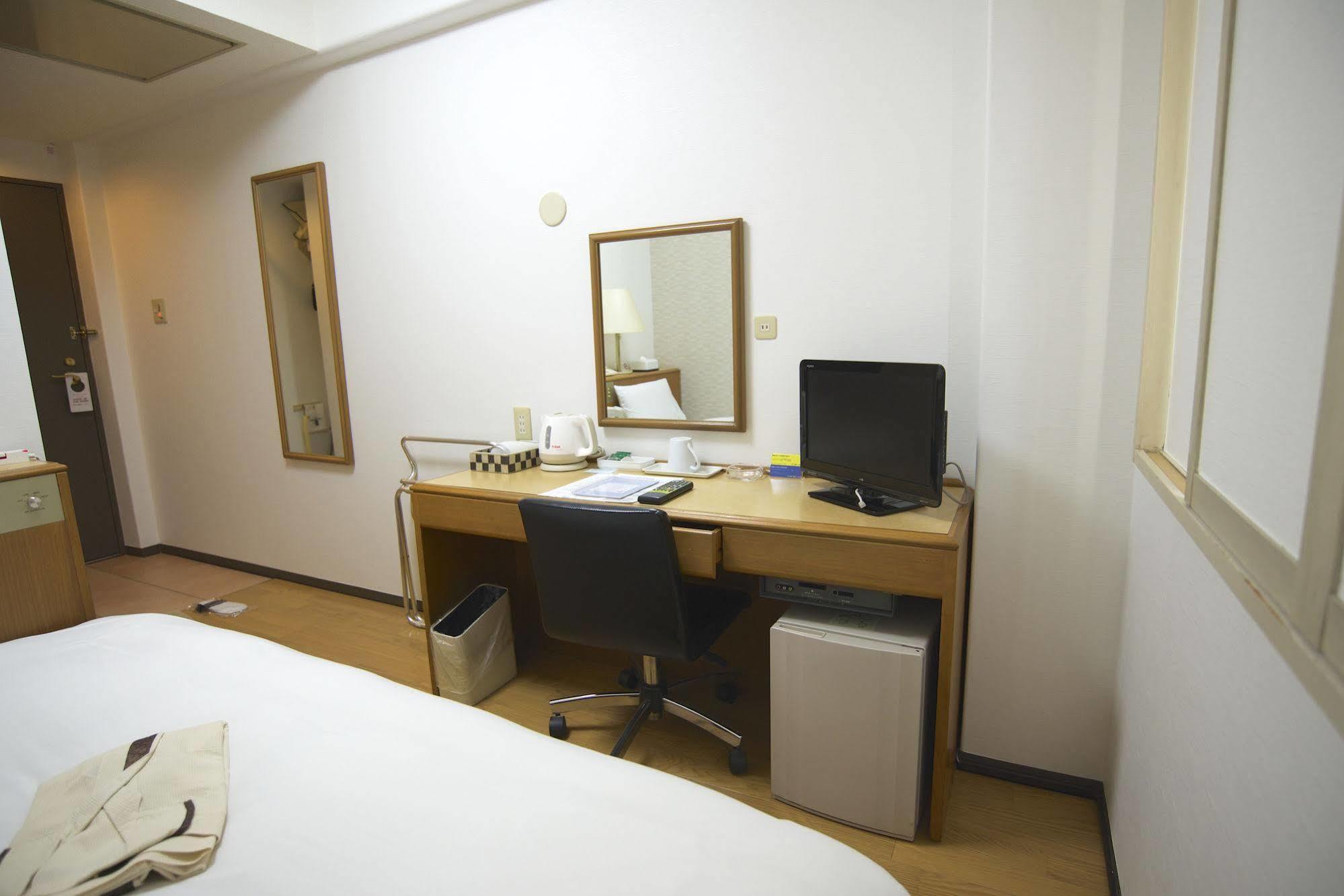 Smile Hotel Ацуги Экстерьер фото