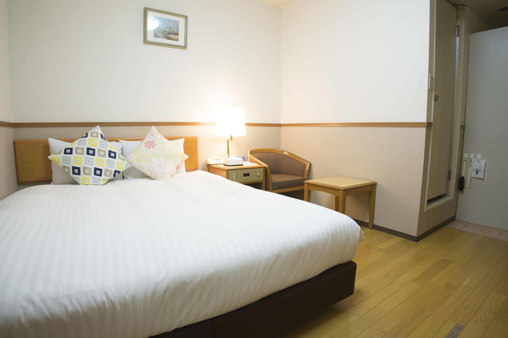Smile Hotel Ацуги Экстерьер фото