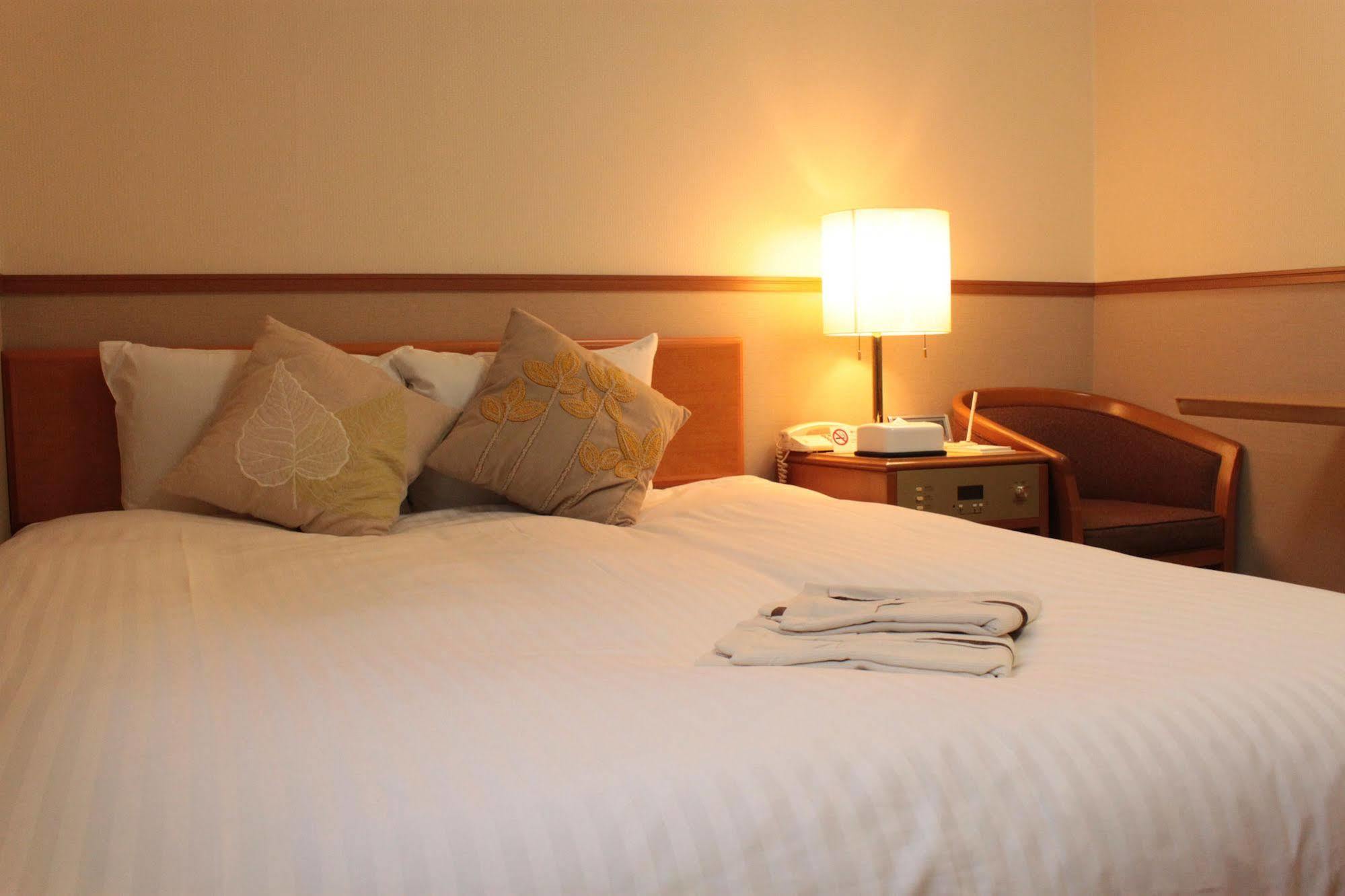 Smile Hotel Ацуги Экстерьер фото